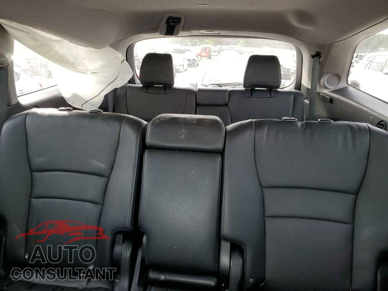 HONDA PILOT 2018 - 5FNYF6H96JB026984