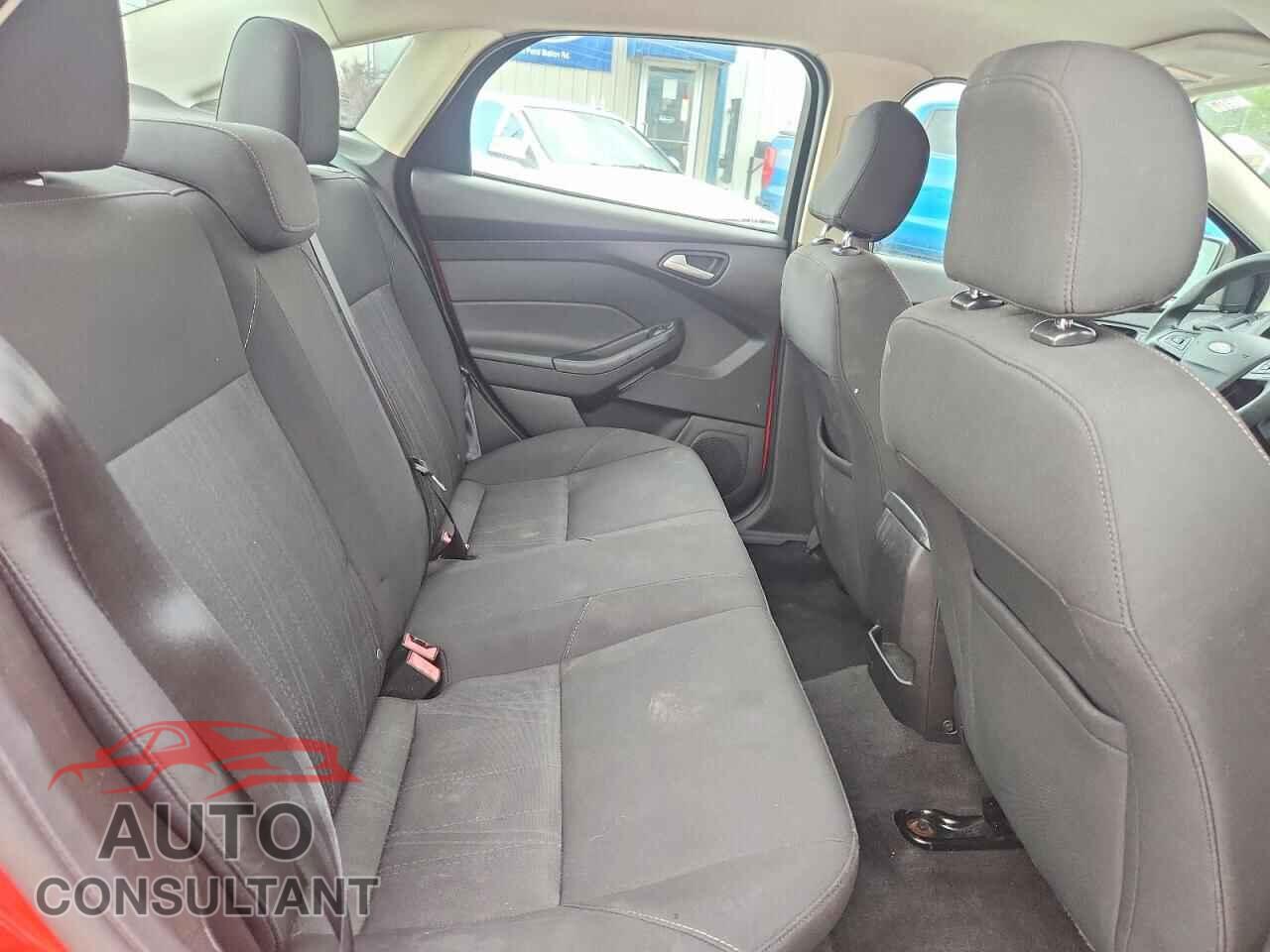 FORD FOCUS 2016 - 1FADP3F25GL325362