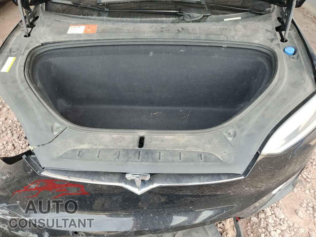 TESLA MODEL X 2016 - 5YJXCBE21GF018126