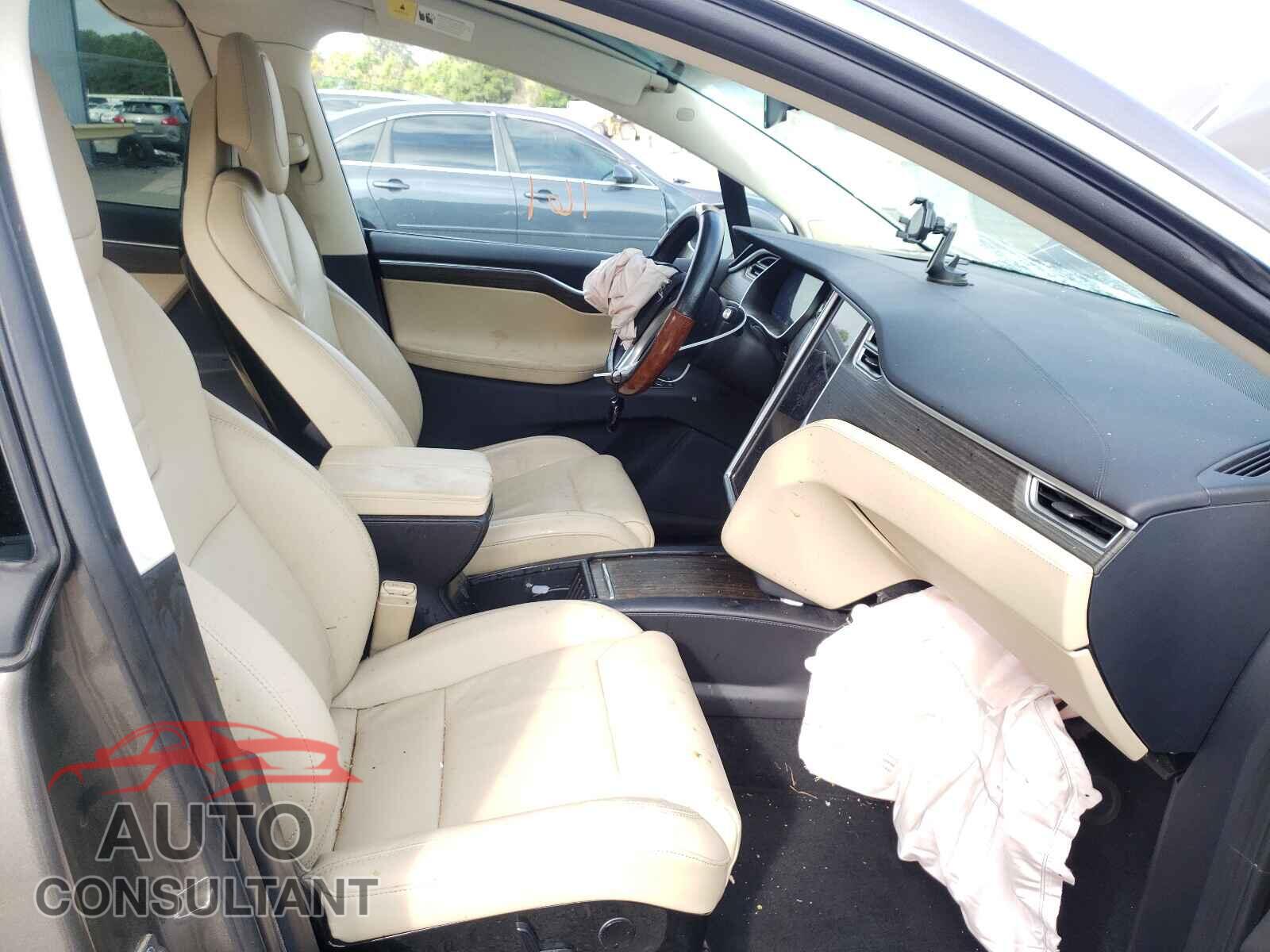 TESLA MODEL X 2016 - 5YJXCBE26GF017599