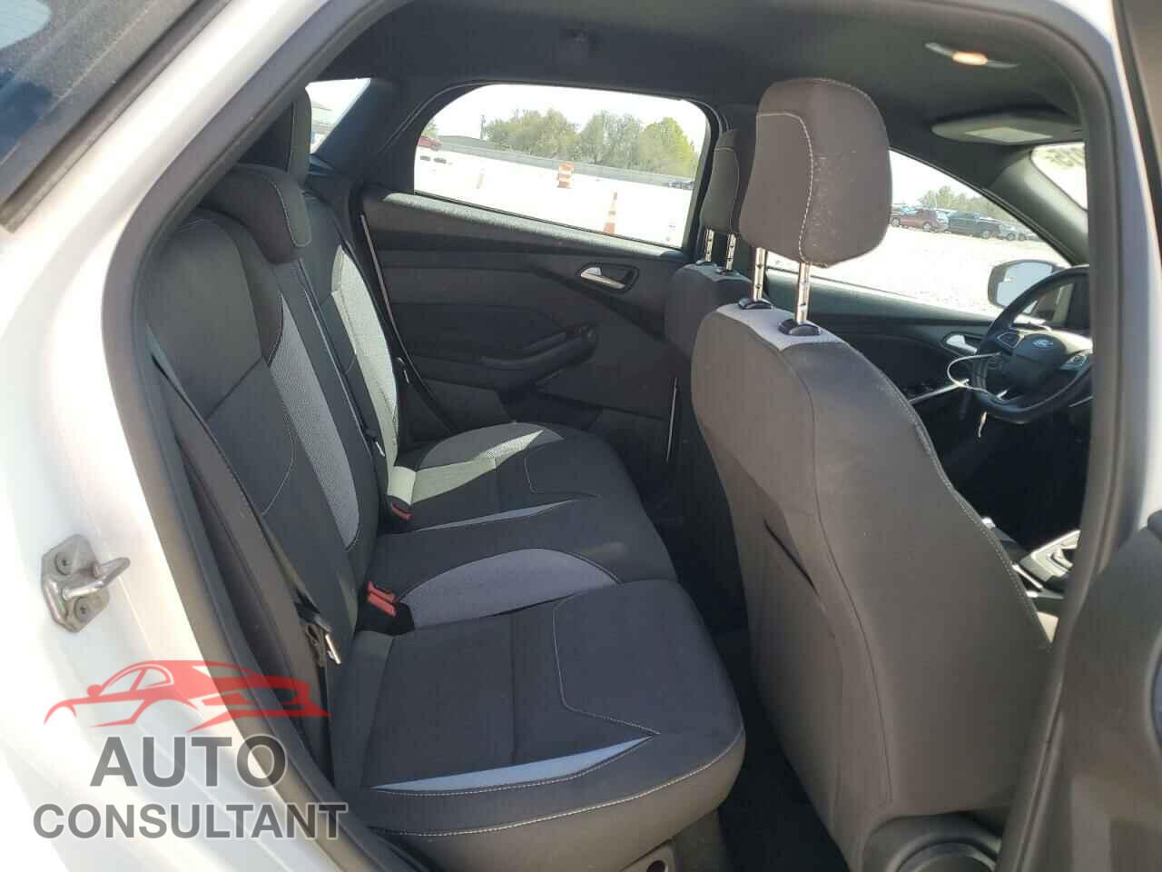 FORD FOCUS 2016 - 1FADP3L95GL318994