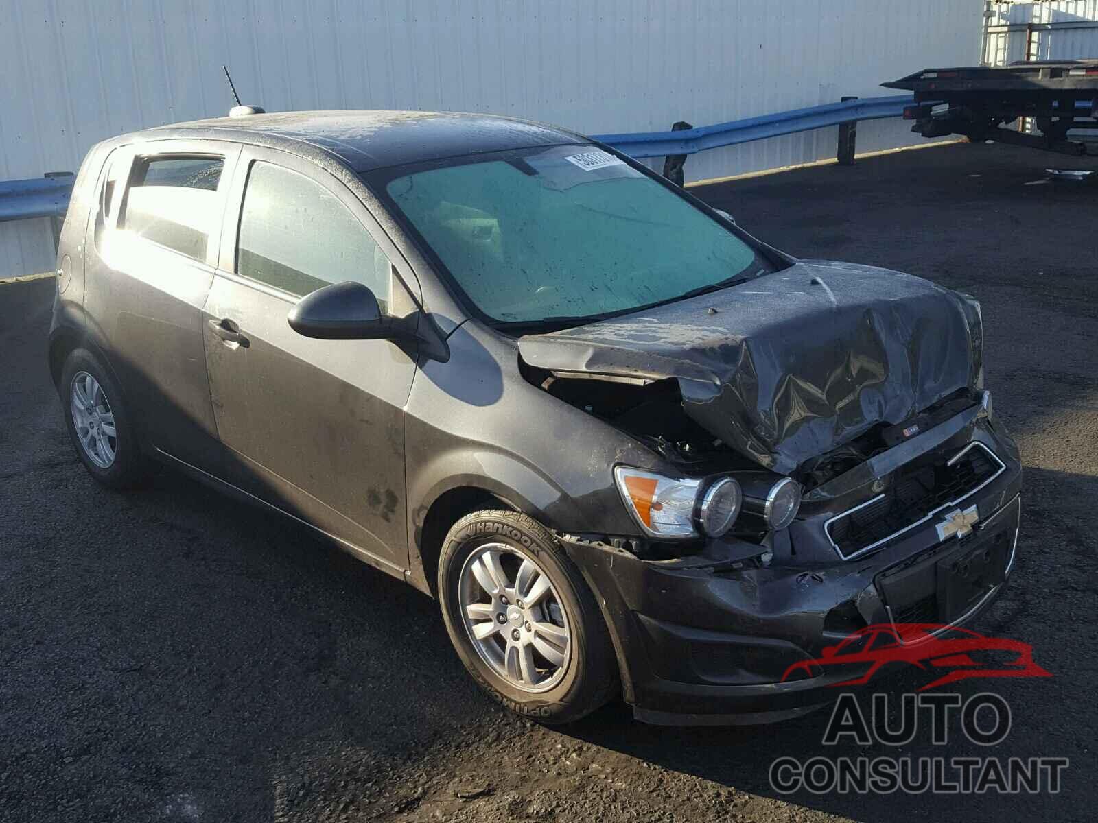 CHEVROLET SONIC 2015 - 1G1JC6SG4F4148820