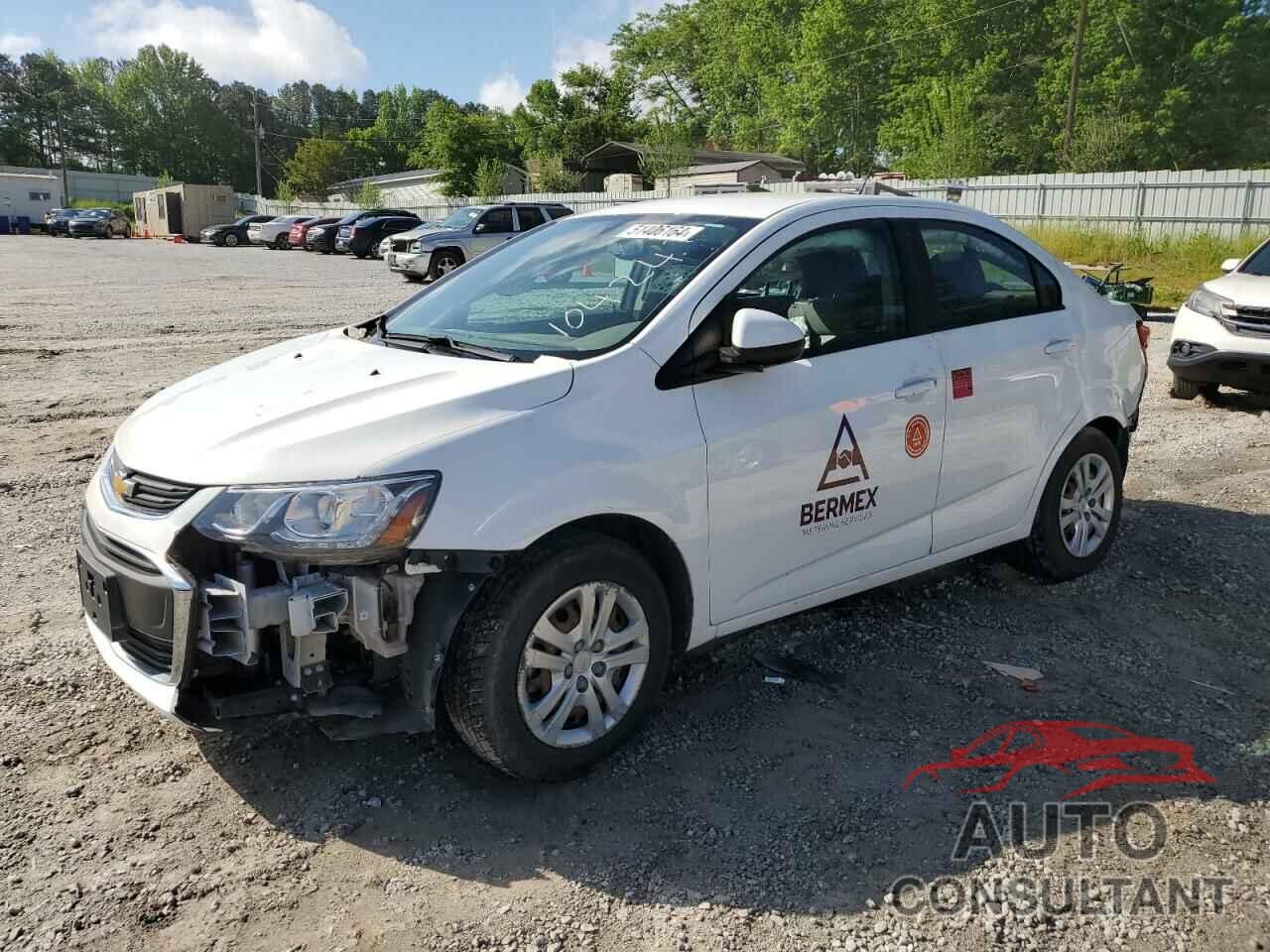 CHEVROLET SONIC 2018 - 1G1JB5SH5J4104243