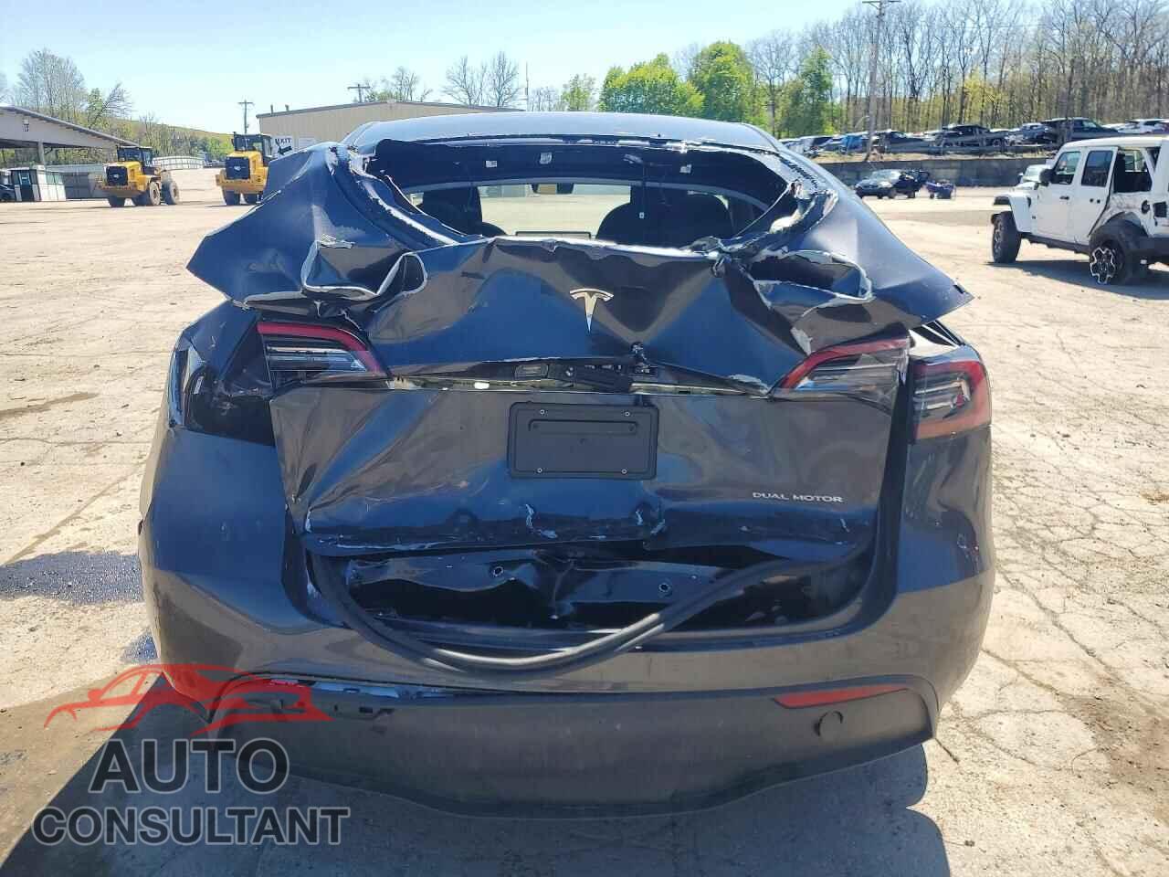 TESLA MODEL Y 2024 - 7SAYGDEE4RA330037