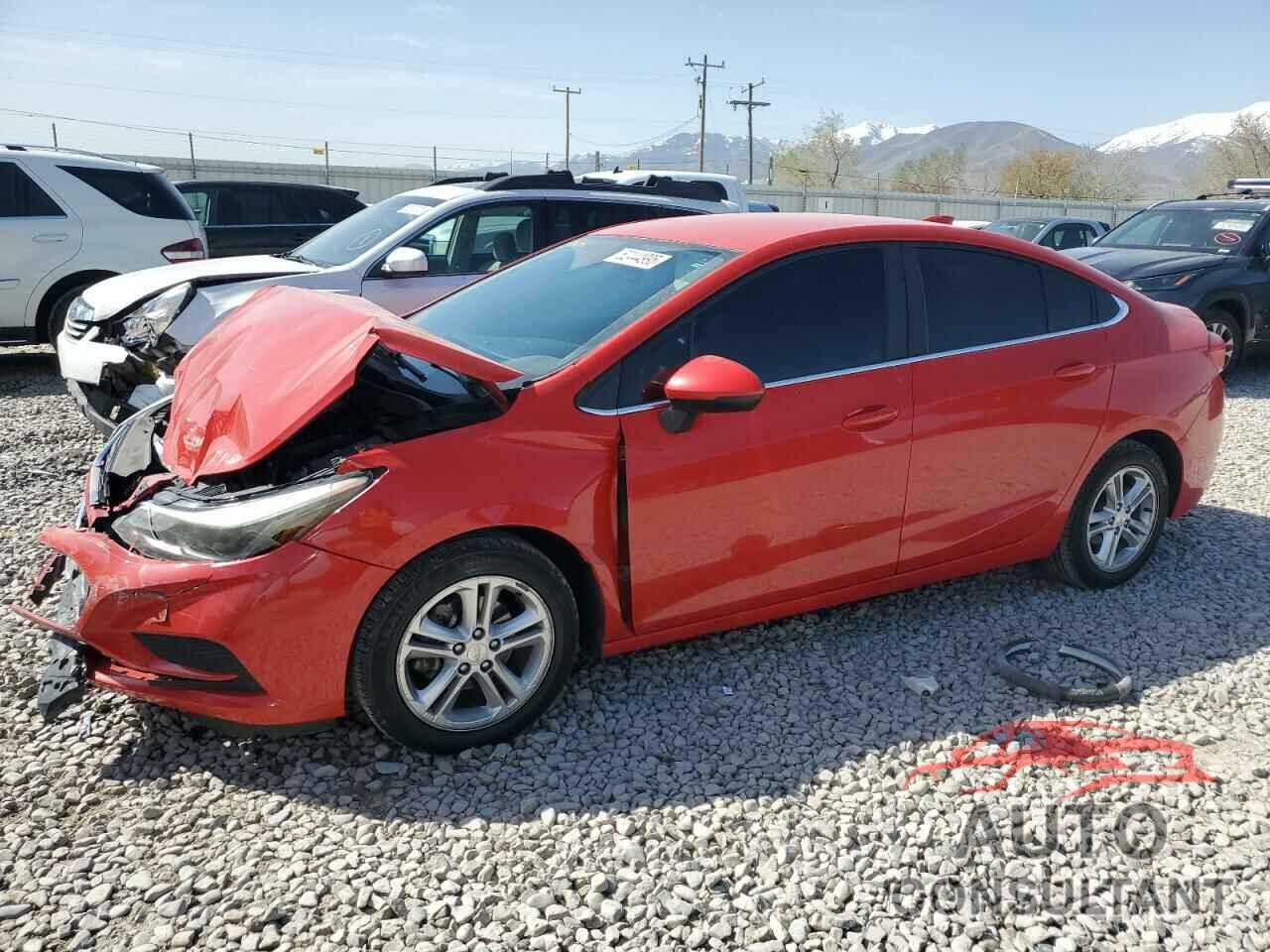 CHEVROLET CRUZE 2018 - 1G1BE5SM3J7121808