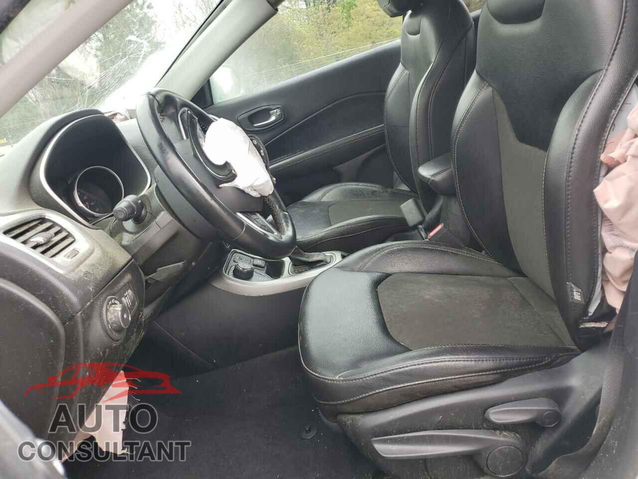 JEEP COMPASS 2020 - 3C4NJDBB8LT197354
