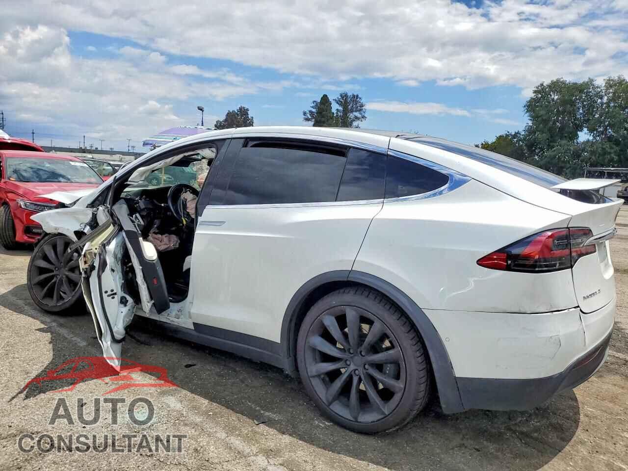 TESLA MODEL X 2018 - 5YJXCBE26JF137362