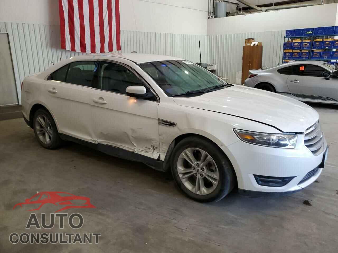 FORD TAURUS 2017 - 1FAHP2E87HG120587
