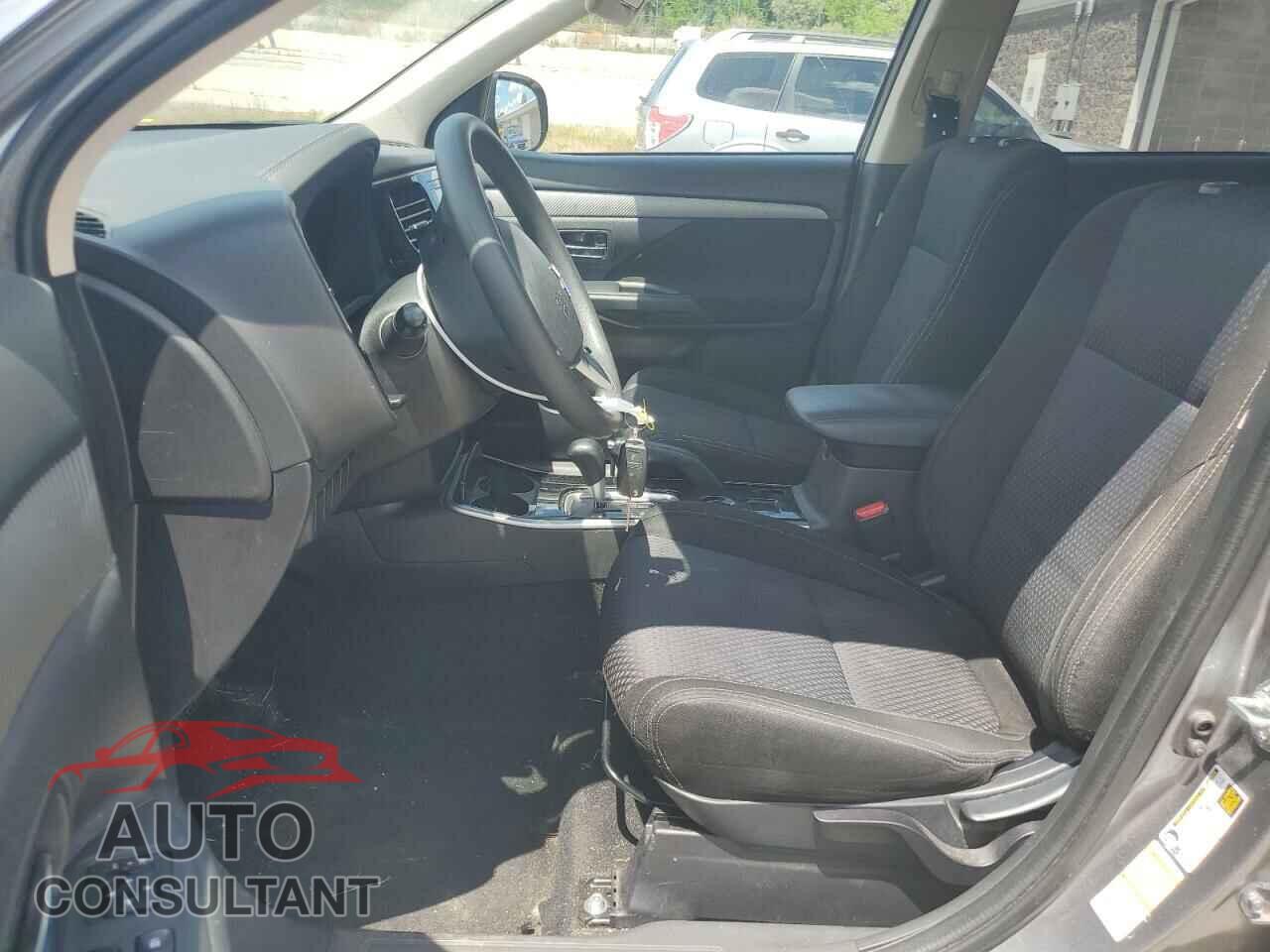 MITSUBISHI OUTLANDER 2018 - JA4AD2A37JZ013882
