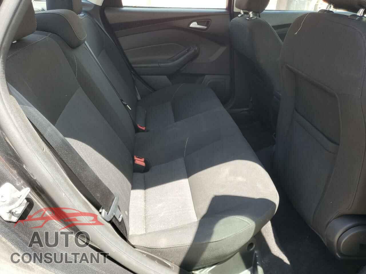 FORD FOCUS 2017 - 1FADP3F28HL262470