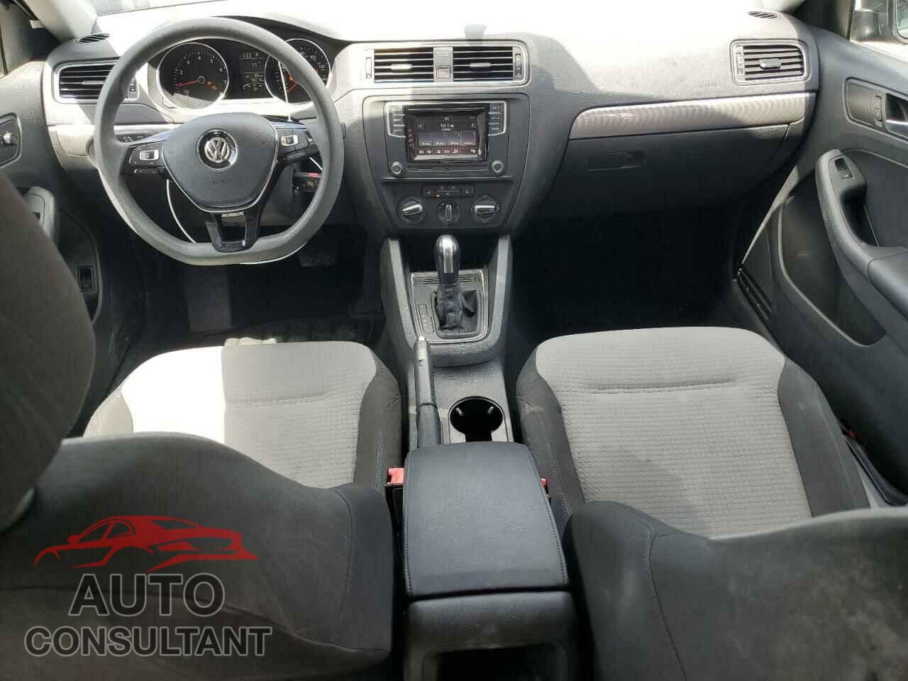 VOLKSWAGEN JETTA 2017 - 3VW2B7AJ7HM384223