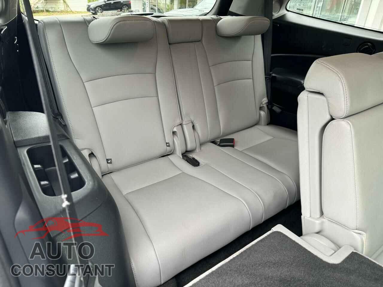 HONDA PILOT 2017 - 5FNYF6H99HB102465