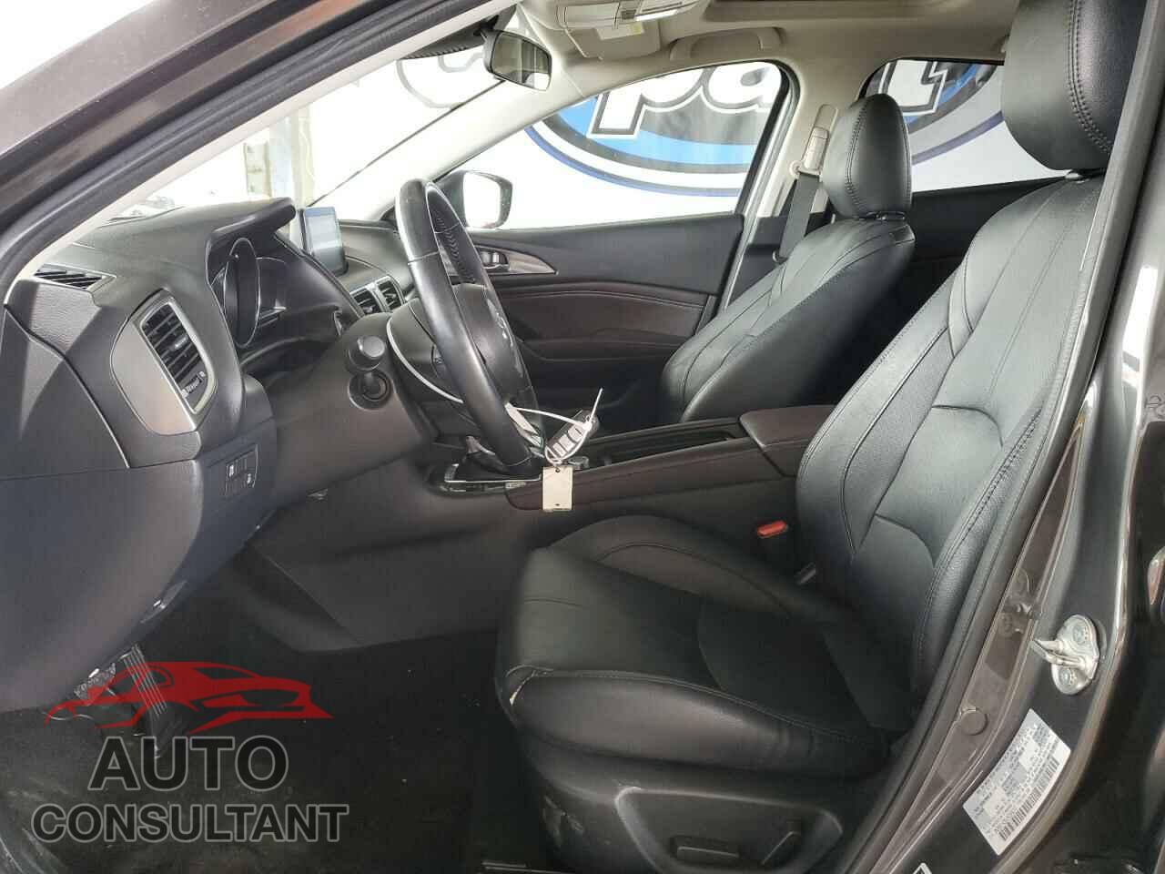 MAZDA 3 2018 - 3MZBN1W39JM264010