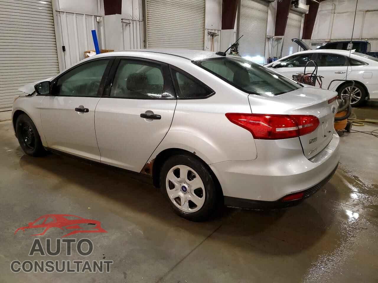 FORD FOCUS 2015 - 1FADP3E26FL216778
