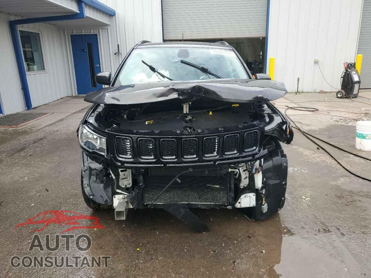 JEEP COMPASS 2018 - 3C4NJDBB2JT325990