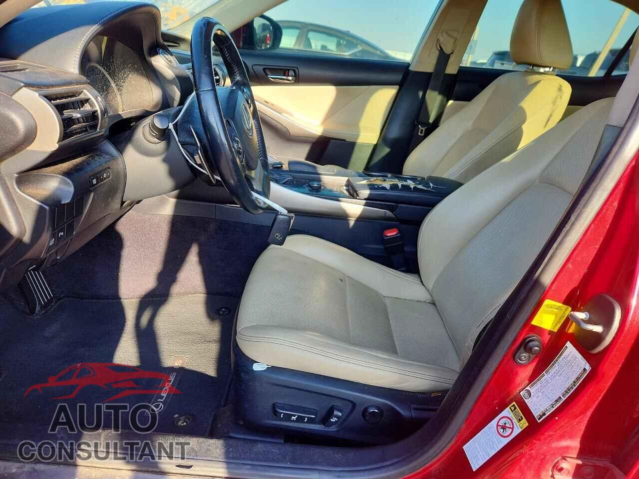 LEXUS IS 2014 - JTHBF1D28E5000328