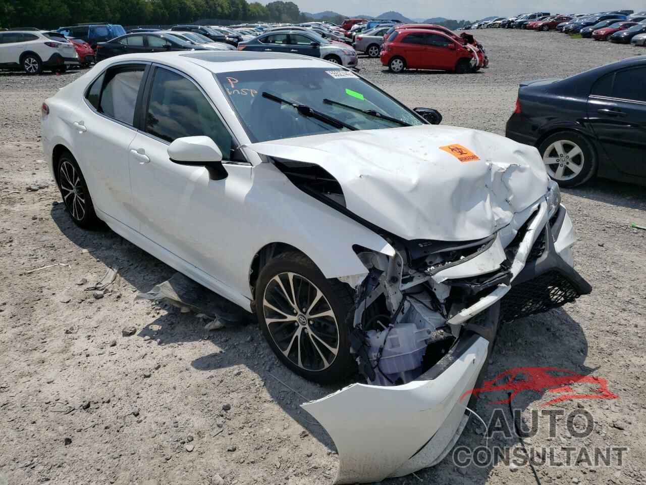 TOYOTA CAMRY 2018 - 4T1B11HK1JU036786