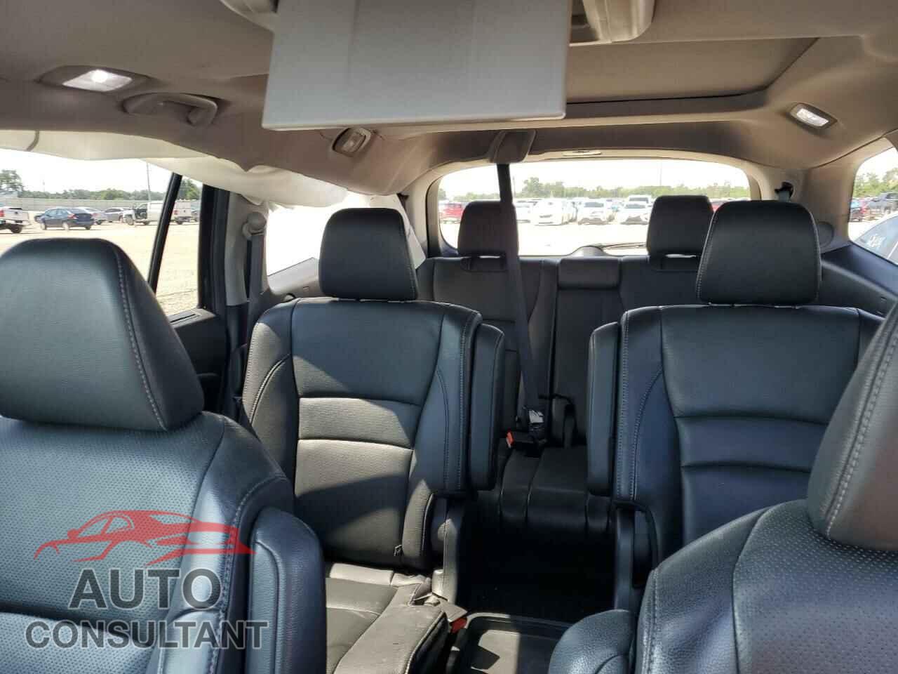 HONDA PILOT 2017 - 5FNYF6H03HB089018