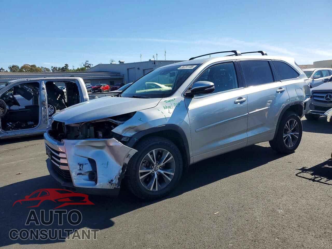 TOYOTA HIGHLANDER 2018 - 5TDZZRFH4JS278459