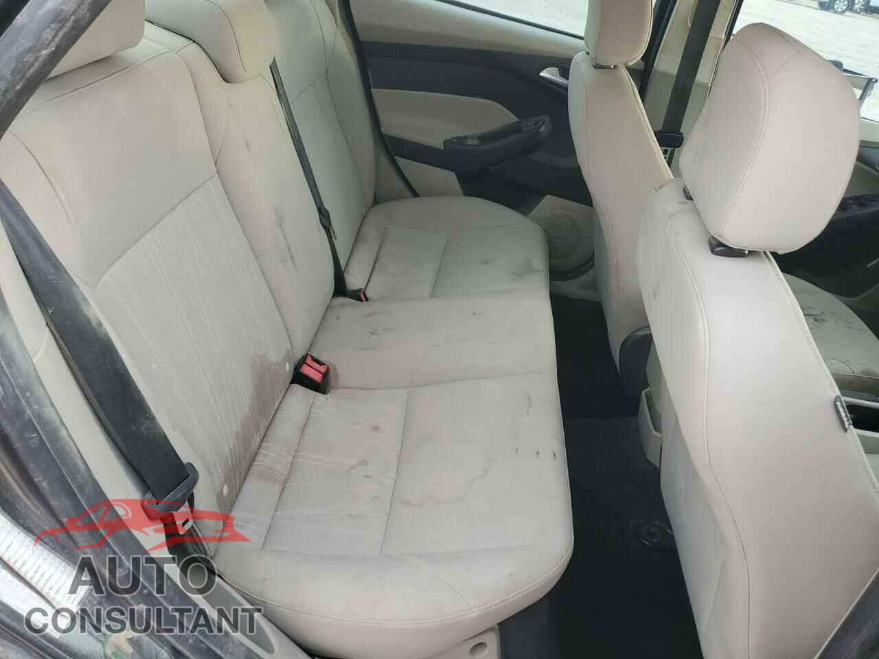 FORD FOCUS 2015 - 1FADP3F2XFL319216