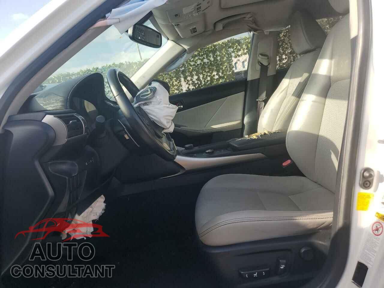 LEXUS IS 2016 - JTHBA1D29G5020122