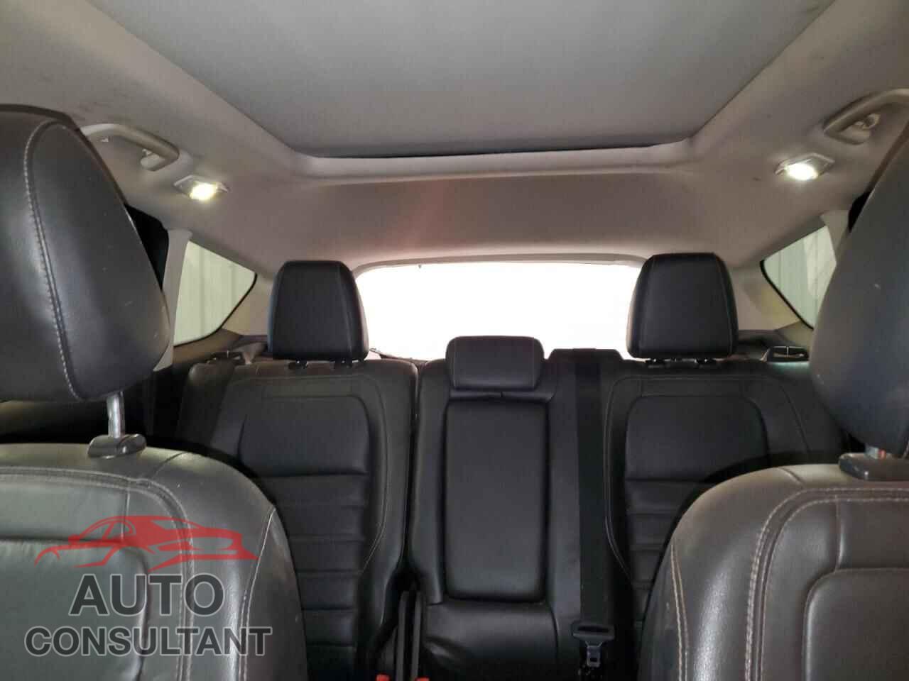 FORD ESCAPE 2017 - 1FMCU9J94HUB28552