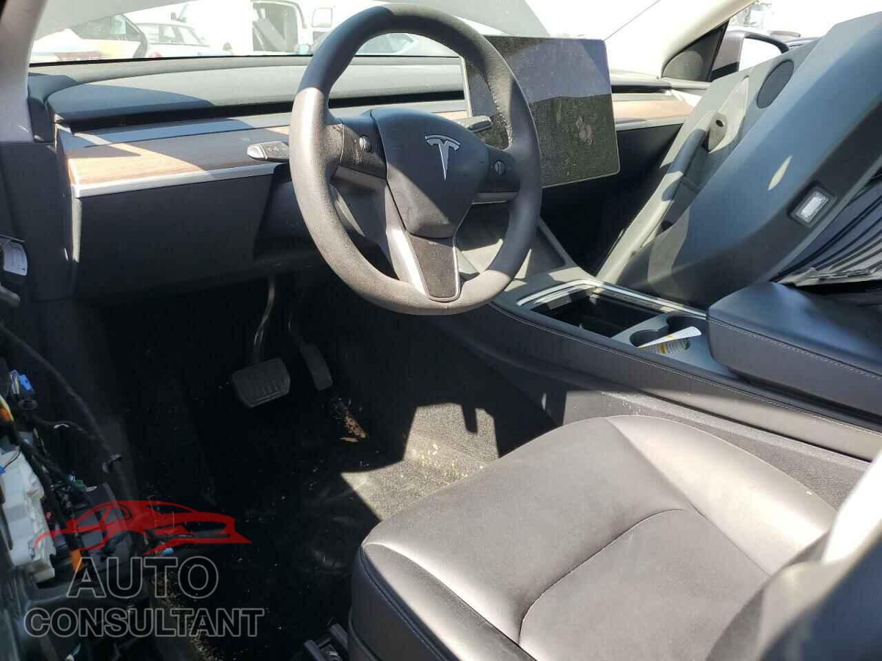 TESLA MODEL Y 2024 - 7SAYGAEE0RF101971