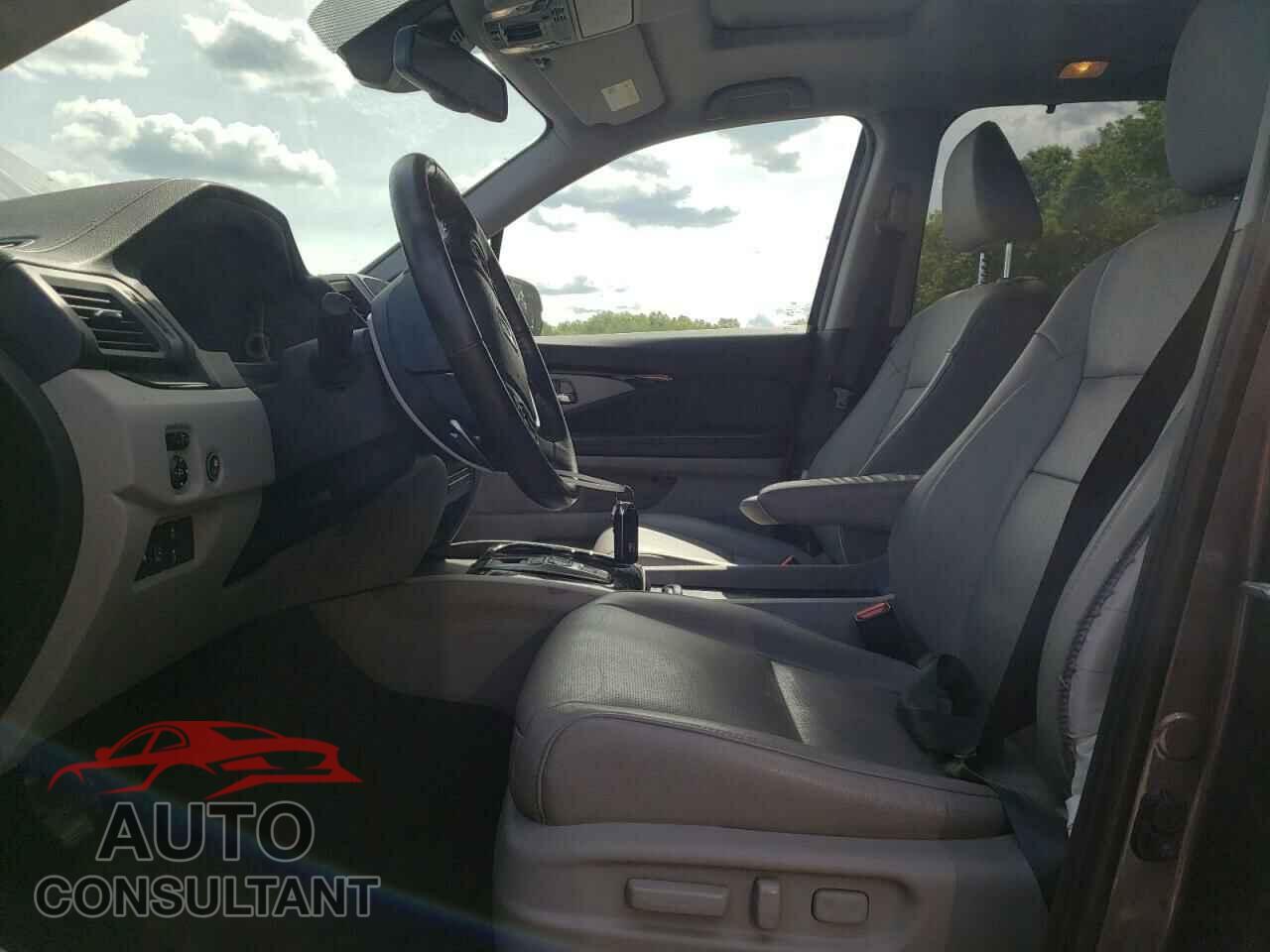 HONDA PILOT 2018 - 5FNYF6H07JB008821