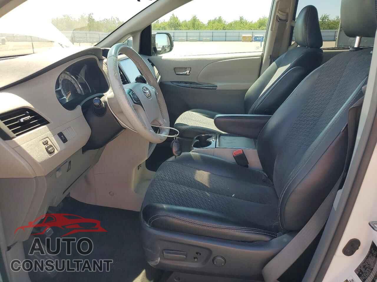 TOYOTA SIENNA 2011 - 5TDXK3DC8BS067850