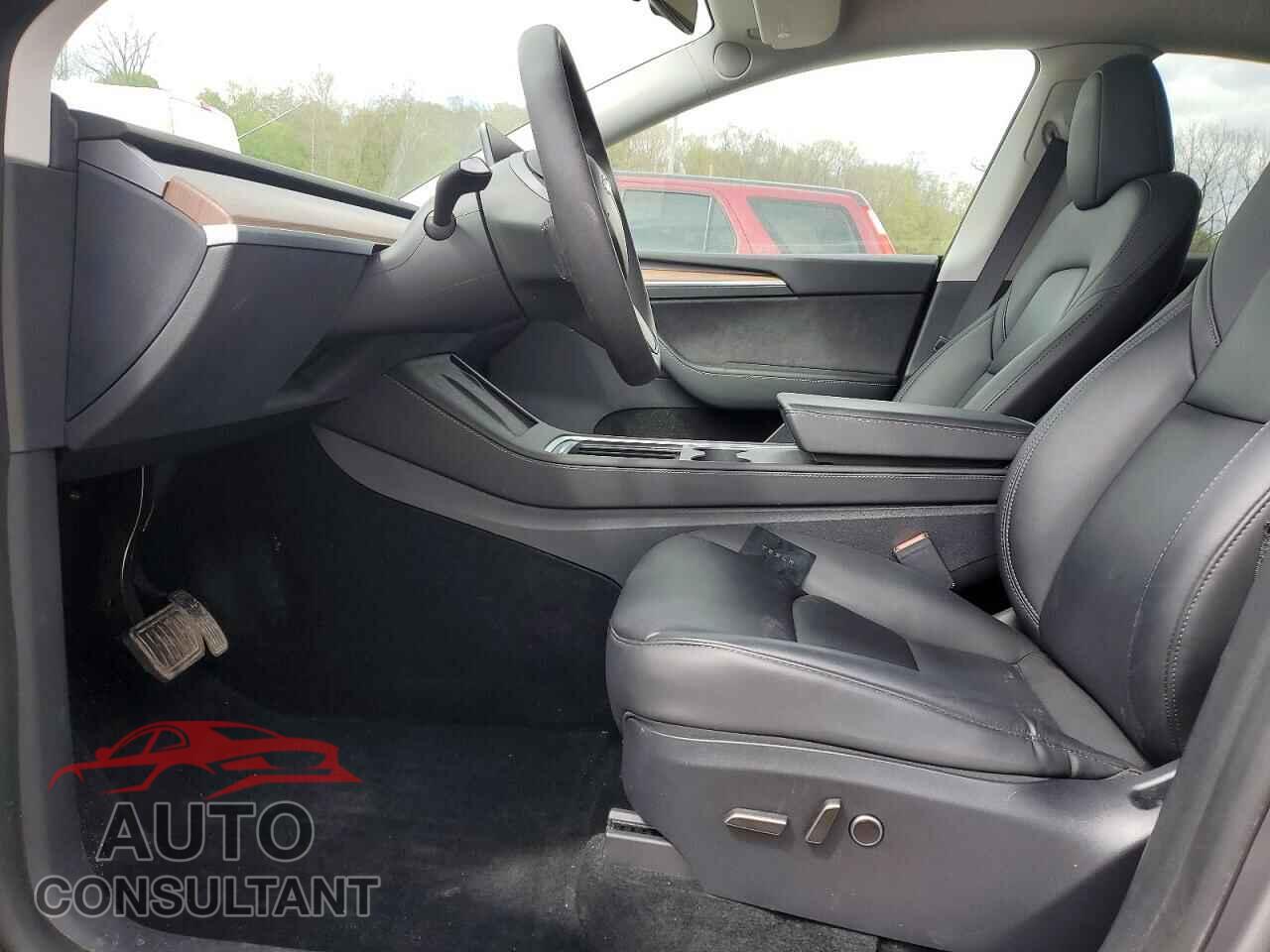 TESLA MODEL Y 2024 - 7SAYGAEE3RF098659