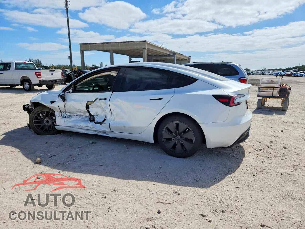 TESLA MODEL 3 2025 - 5YJ3E1EA8SF039977