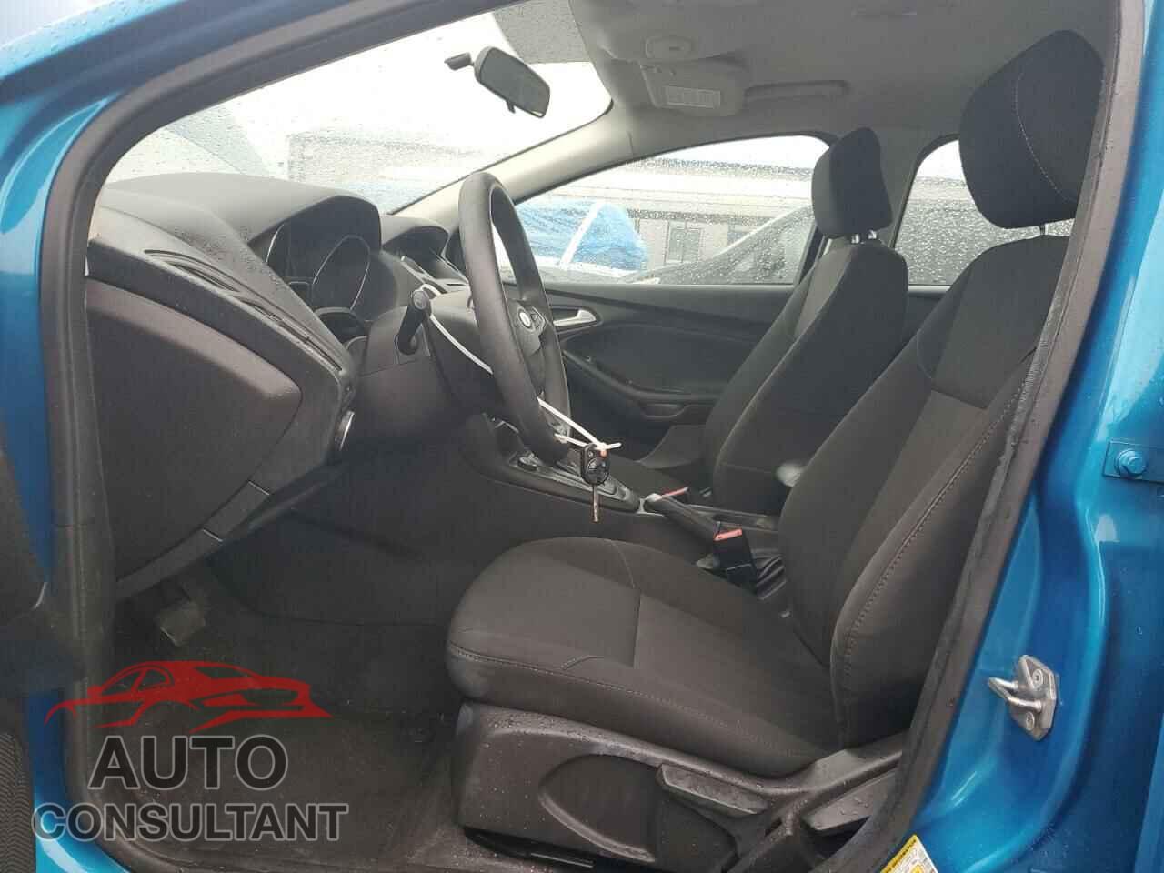 FORD FOCUS 2017 - 1FADP3F23HL221924