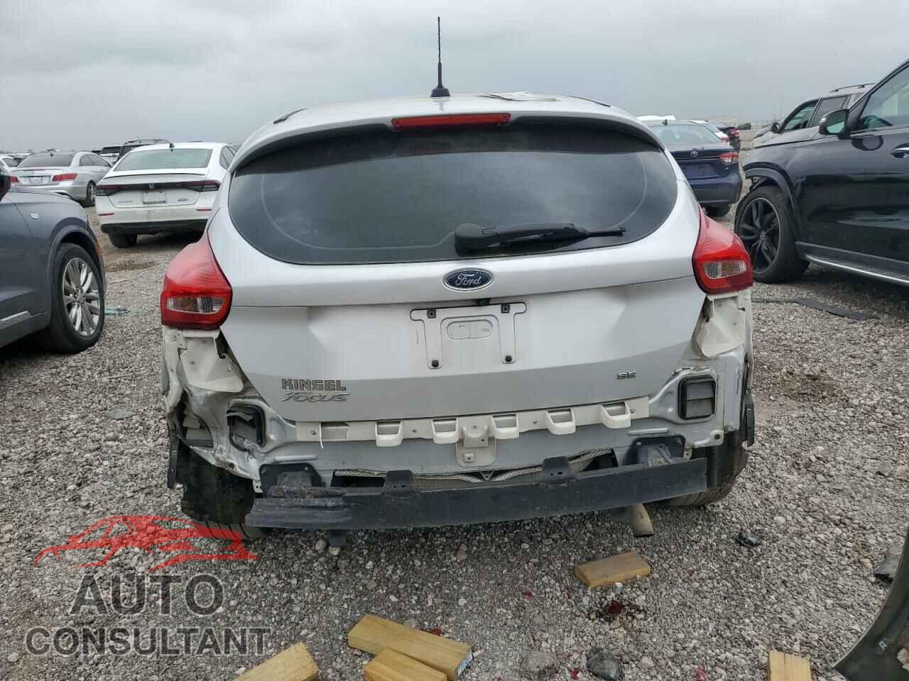 FORD FOCUS 2016 - 1FADP3K26GL329359