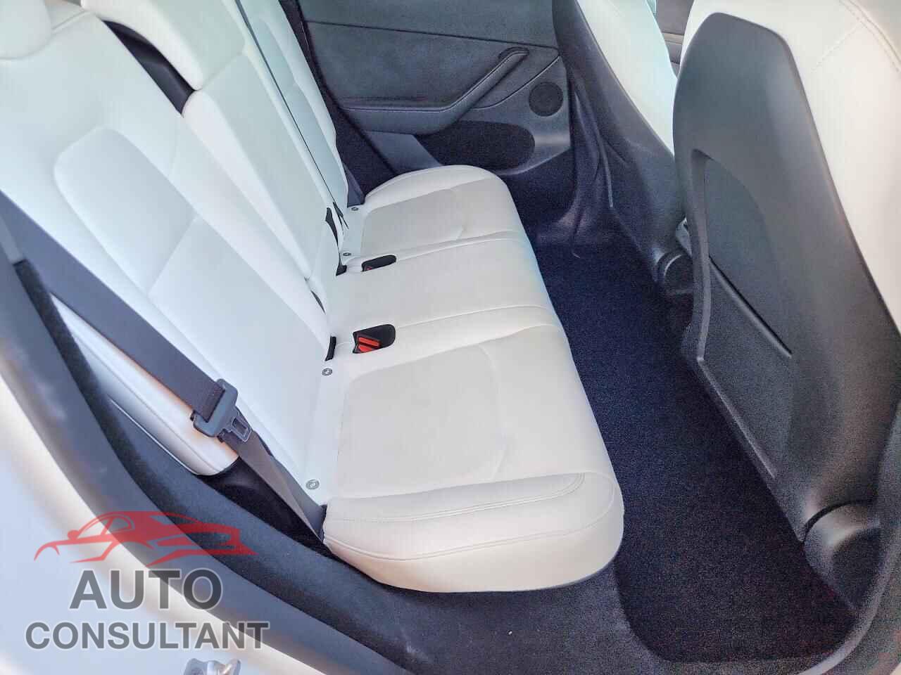 TESLA MODEL Y 2024 - 7SAYGDEF8RF052092