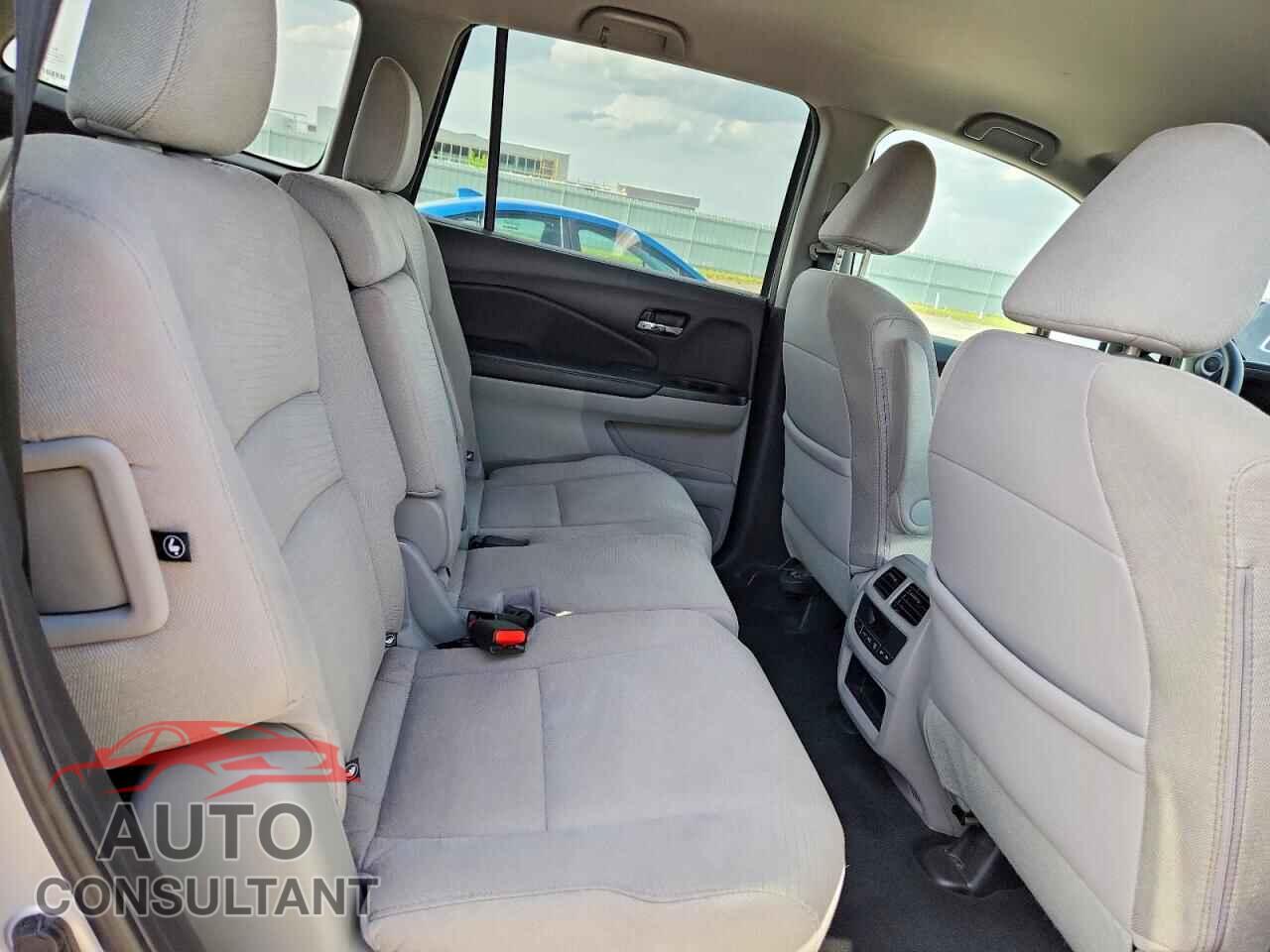 HONDA PILOT 2017 - 5FNYF6H3XHB078110