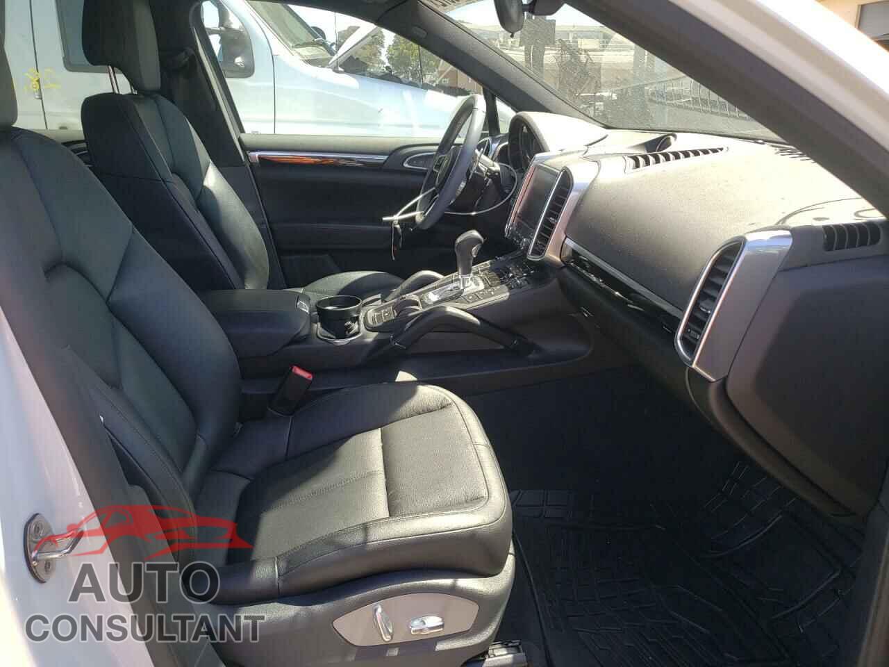 PORSCHE CAYENNE 2018 - WP1AA2A29JKA07532
