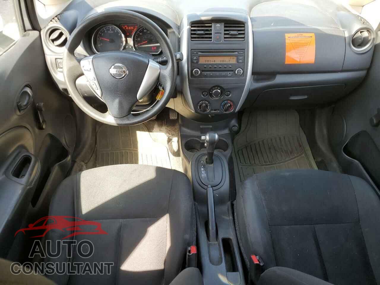 NISSAN VERSA 2017 - 3N1CE2CP3HL371075