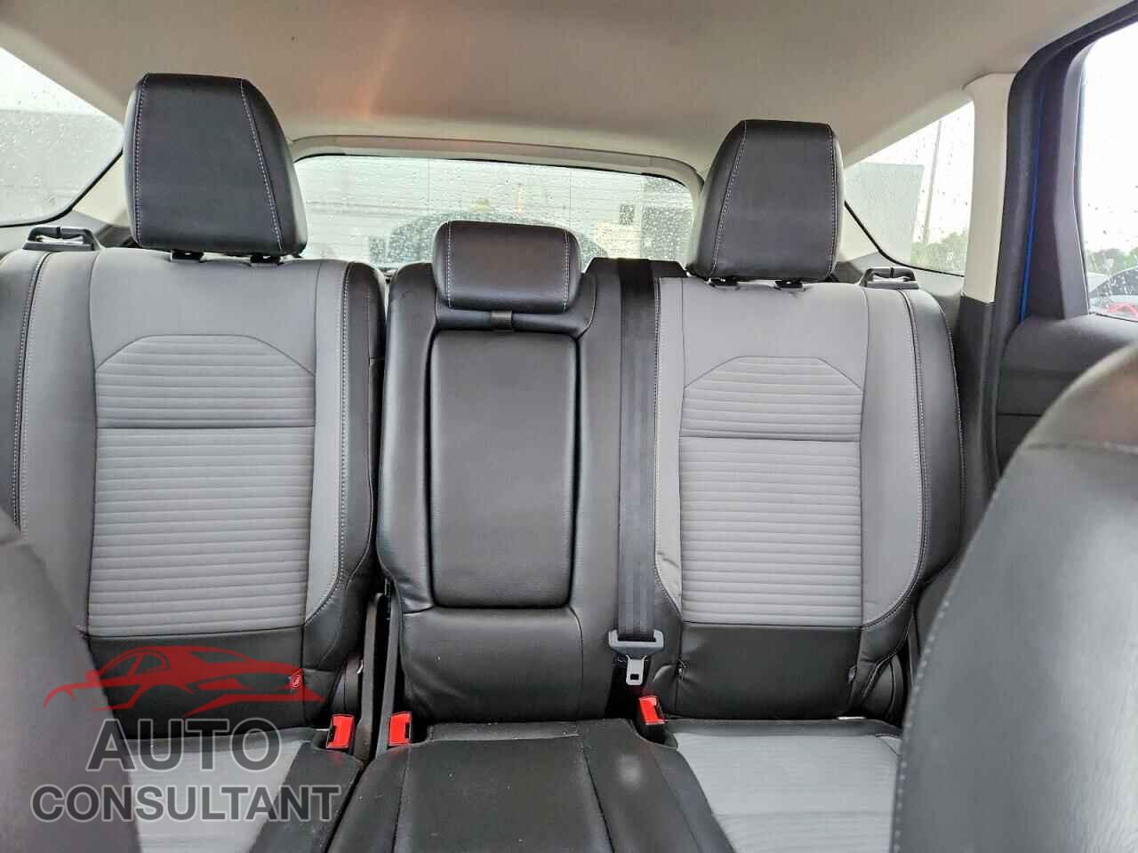 FORD ESCAPE 2017 - 1FMCU9JD4HUF07863