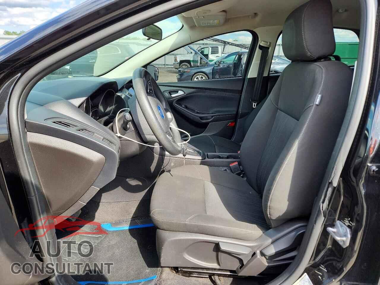 FORD FOCUS 2015 - 1FADP3F28FL274096