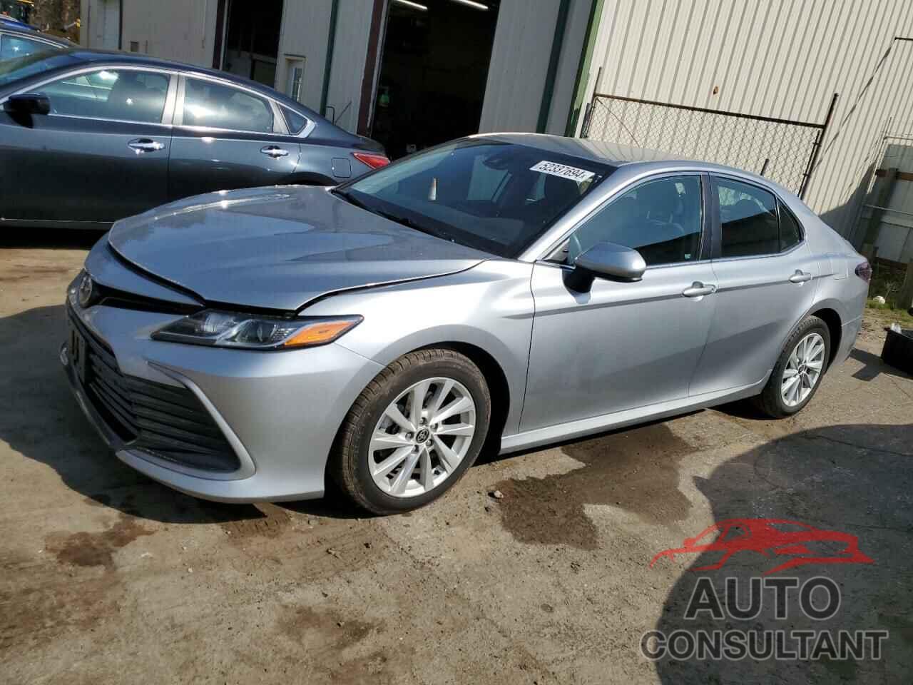 TOYOTA CAMRY 2022 - 4T1C11AK0NU705425