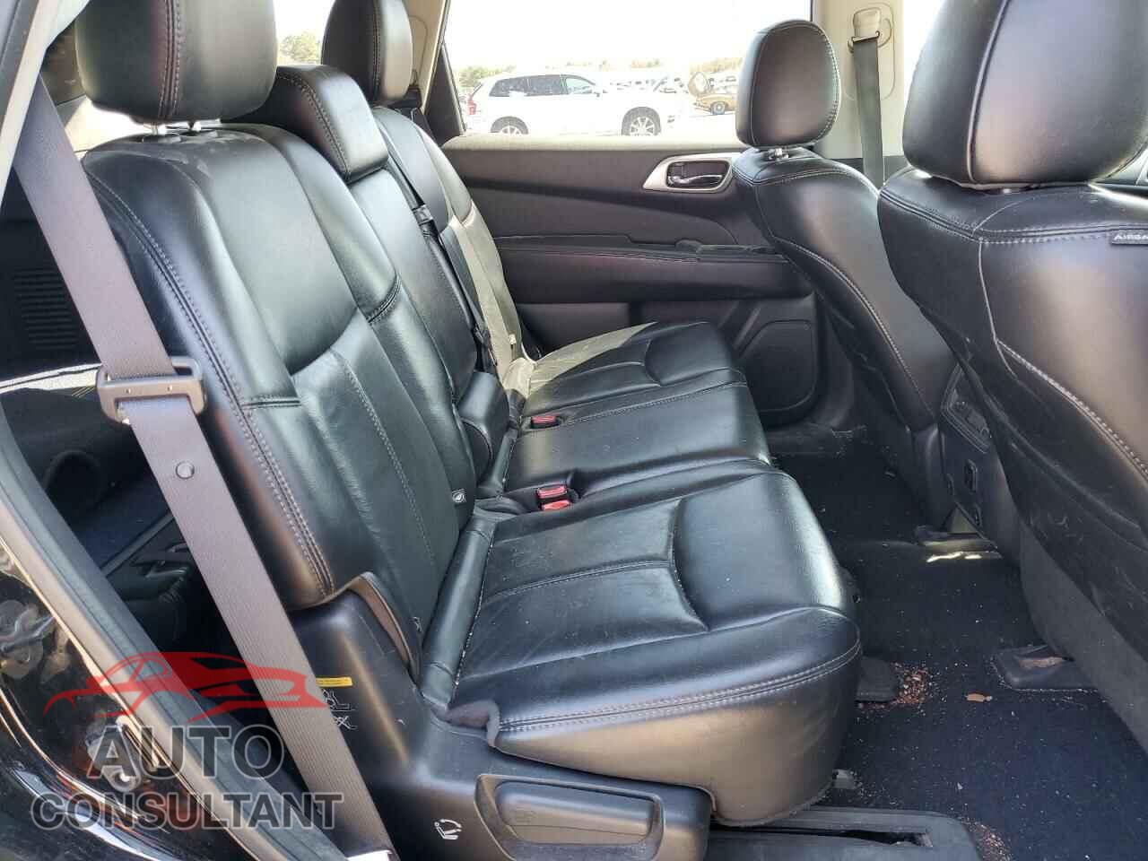 NISSAN PATHFINDER 2017 - 5N1DR2MM6HC902397