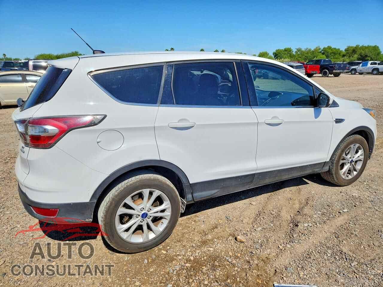 FORD ESCAPE 2017 - 1FMCU0GD1HUB42626