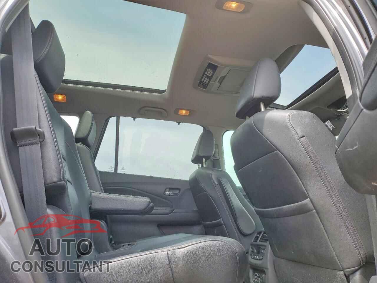 HONDA PILOT 2017 - 5FNYF6H97HB507384