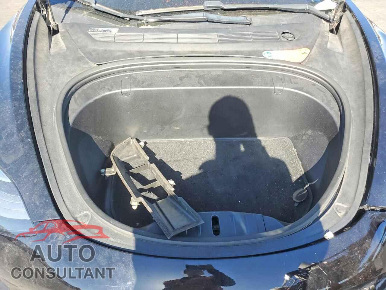 TESLA MODEL 3 2018 - 5YJ3E1EA9JF009305
