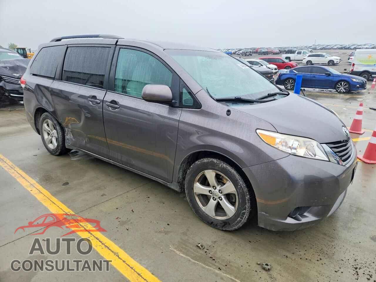 TOYOTA SIENNA 2013 - 5TDKK3DC5DS388127
