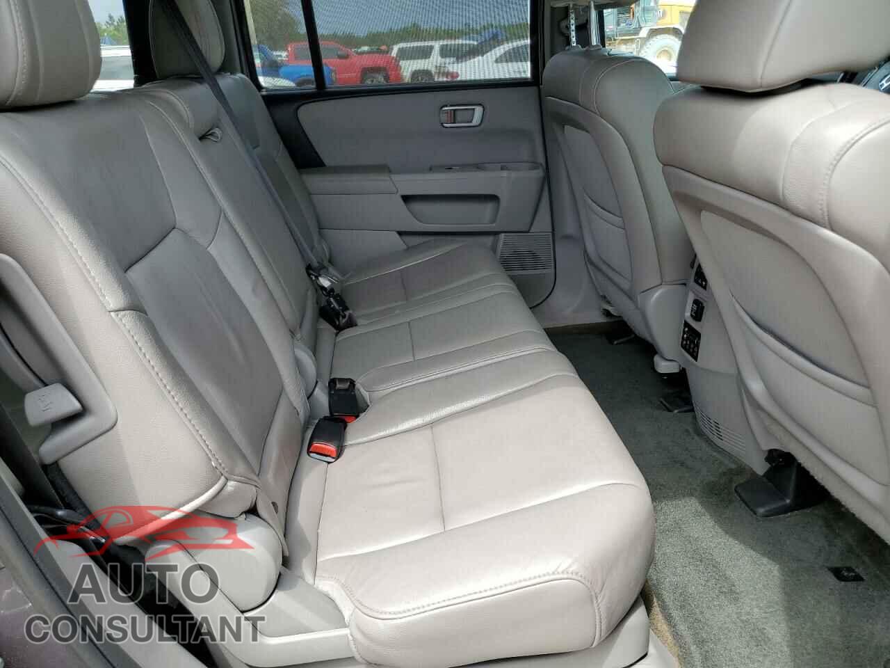 HONDA PILOT 2015 - 5FNYF3H98FB023929
