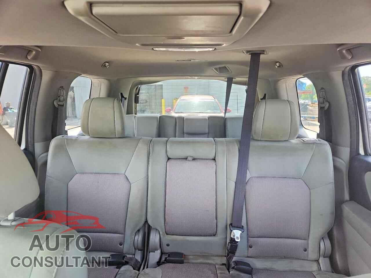 HONDA PILOT 2015 - 5FNYF4H33FB067578