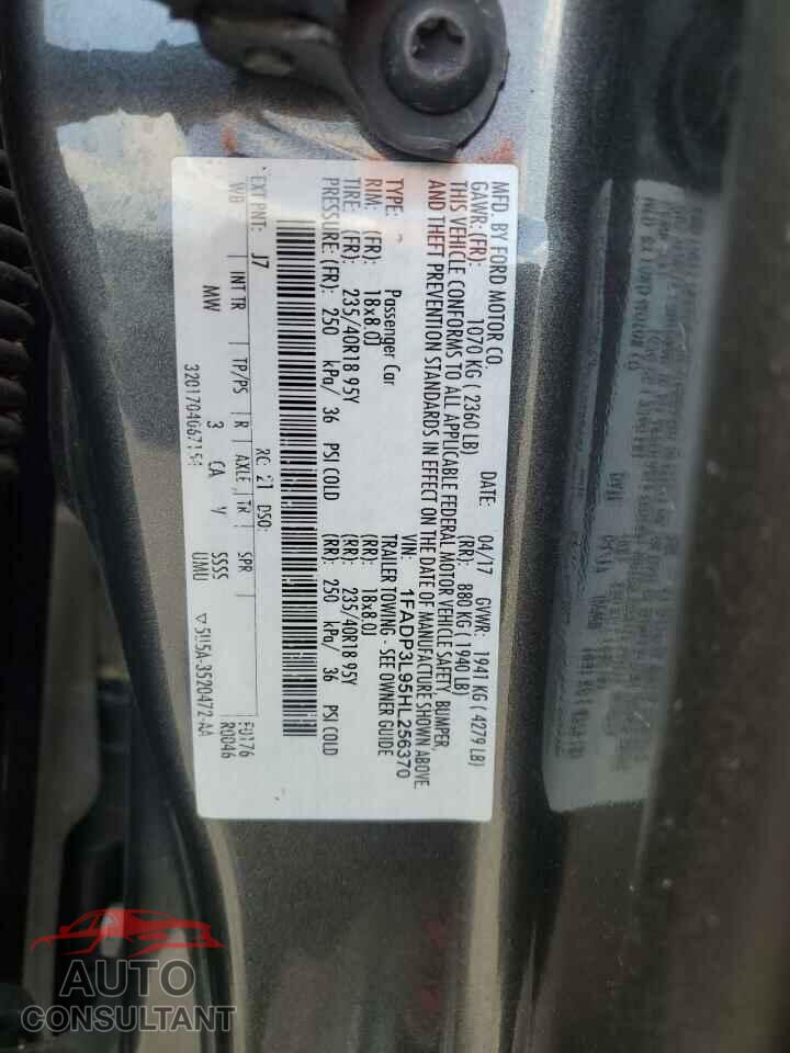 FORD FOCUS 2017 - 1FADP3L95HL256370