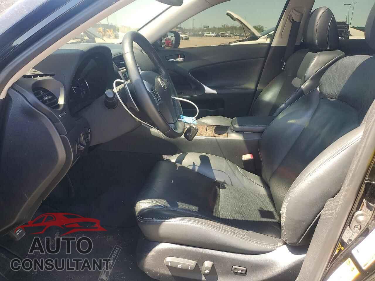 LEXUS IS 2011 - JTHCE5C20B5001050
