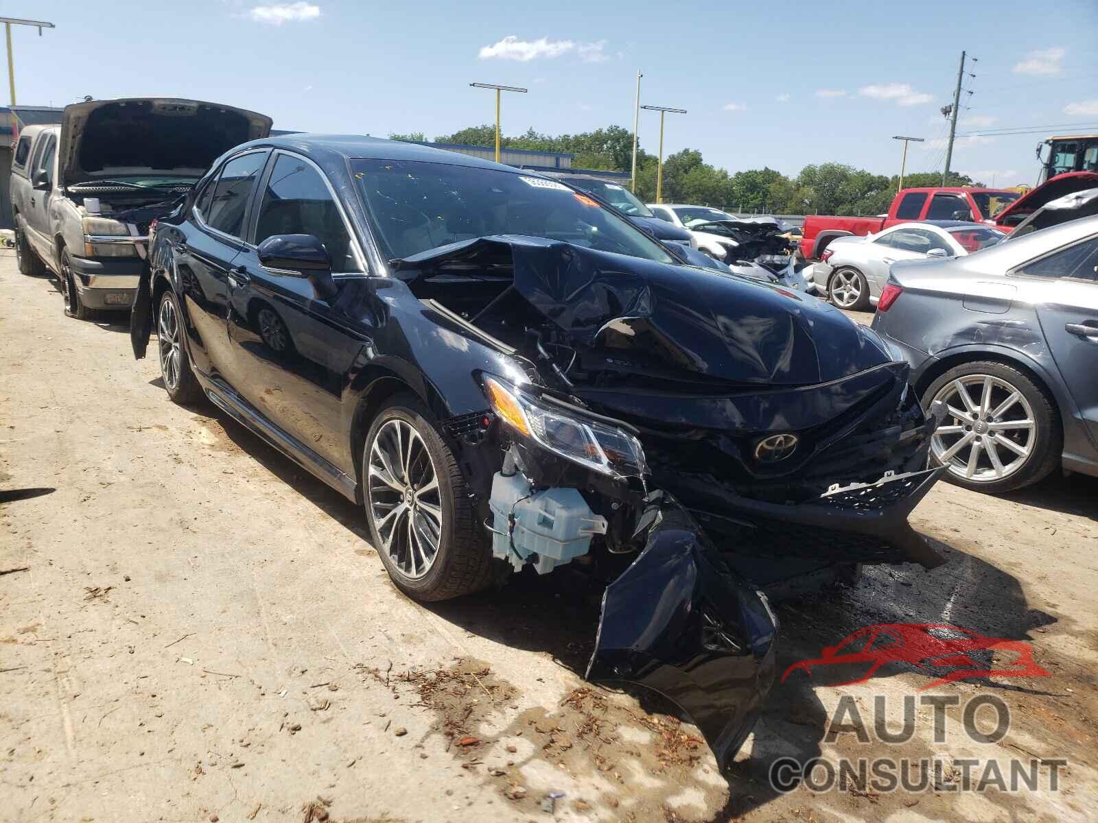TOYOTA CAMRY 2018 - 4T1B11HK3JU560862